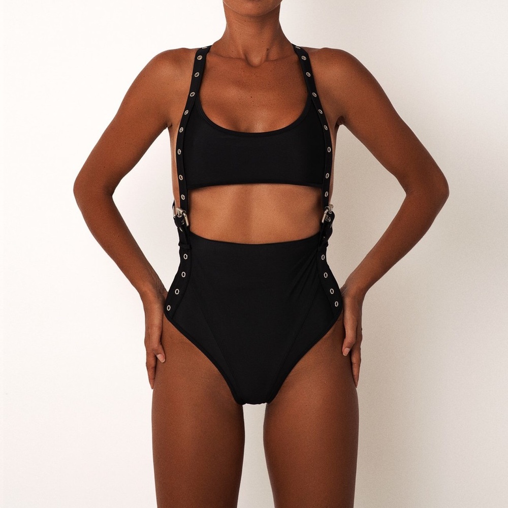 FAE Frida Suit in Onyx